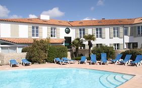 Appartement en duplex avec balcon, 5 minutes plage et centre village